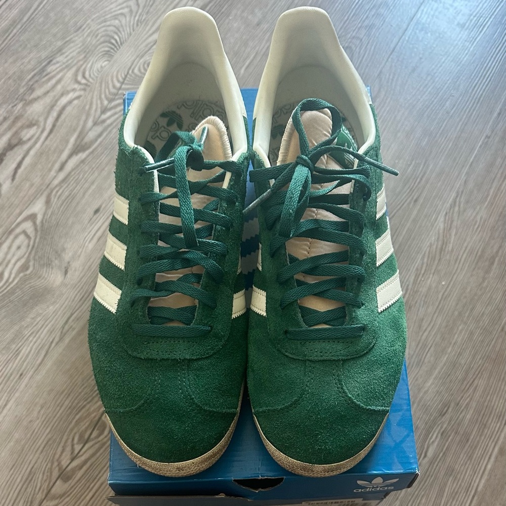 Adidas Gazelle Forest Green Sneakers with Cream Stripes - 9.5 - Worn 4x